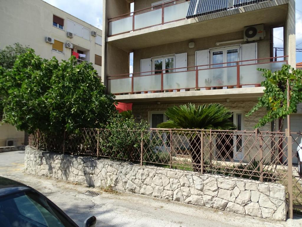 Budova, v ktorej sa apartmán nachádza