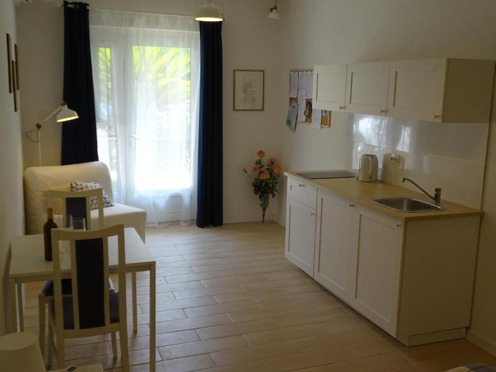 Kuchyňa alebo kuchynka v ubytovaní Job studio apartments