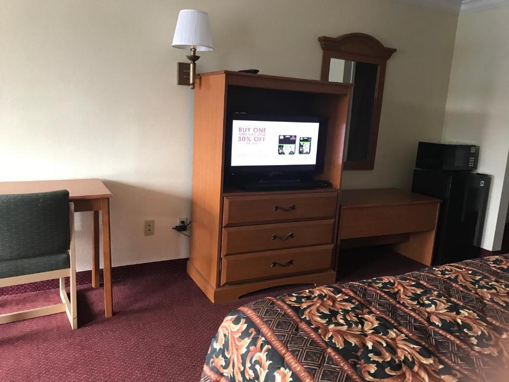 Bayfront Inn Biloxi - King Room - Non-Smoking