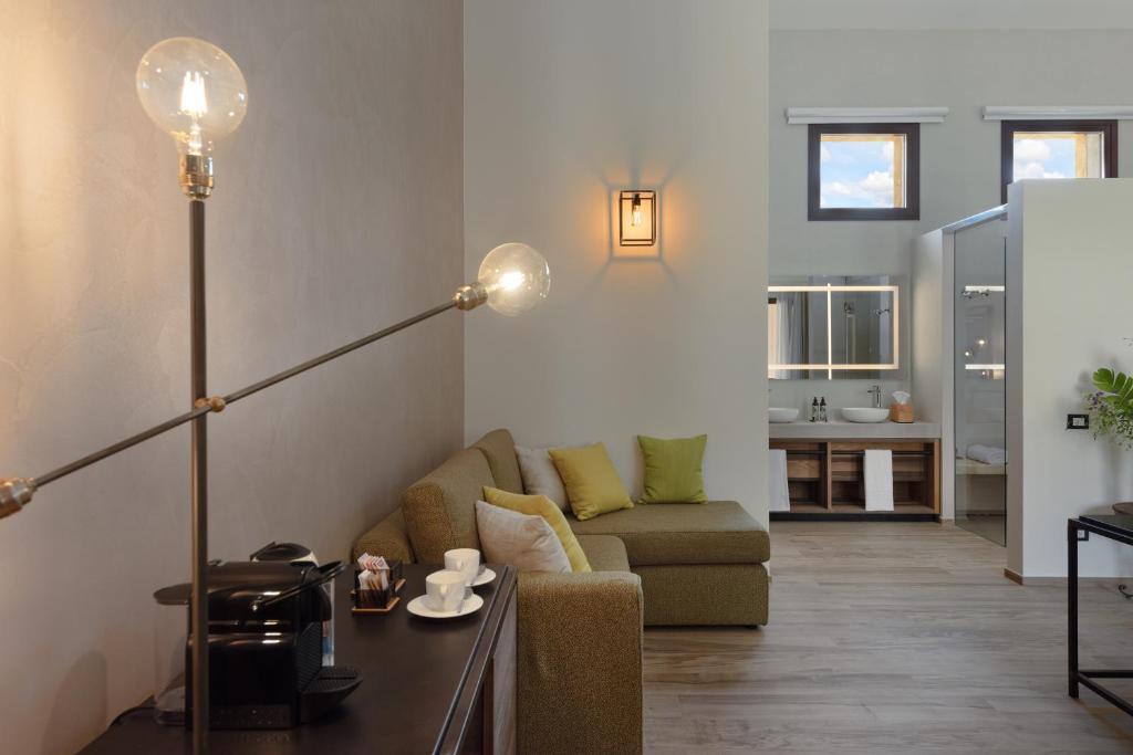 A seating area at Momentum Wellness Bioresort