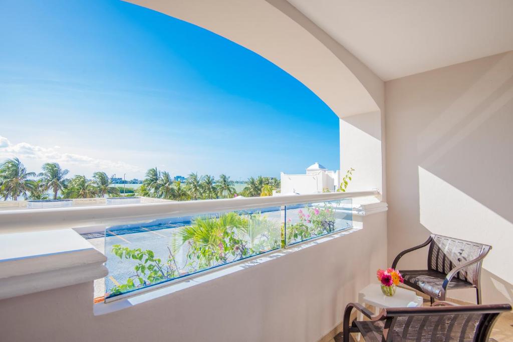 Balkón nebo terasa v ubytování Sunscape Cancun All-Inclusive Resort & Spa