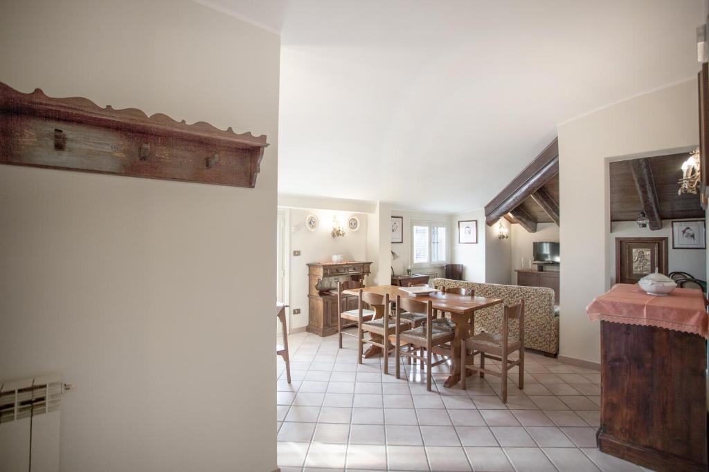 A kitchen or kitchenette at Skyline Appartament
