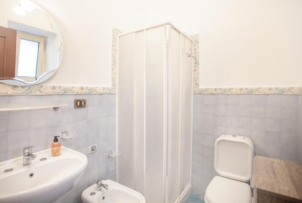 A bathroom at Skyline Appartament