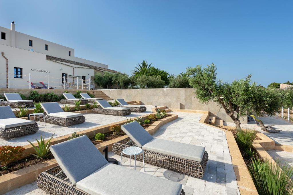 A seating area at Momentum Wellness Bioresort