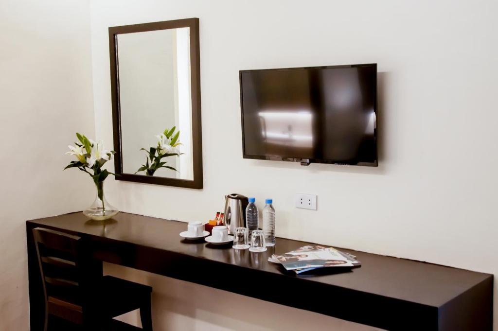 TV a/nebo společenská místnost v ubytování Piña Suites