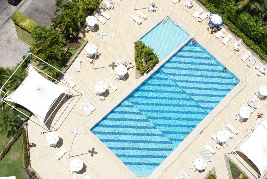 Bazén v ubytování Fiesta Bahia Hotel nebo v jeho okolí
