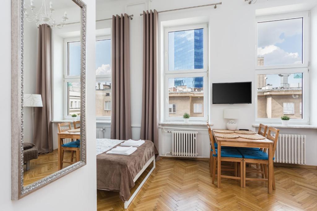 Televízia a/alebo spoločenská miestnosť v ubytovaní Latte Apartment
