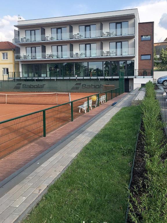 Tenis a/nebo squash v ubytování Penzion Tenis HTK nebo okolí