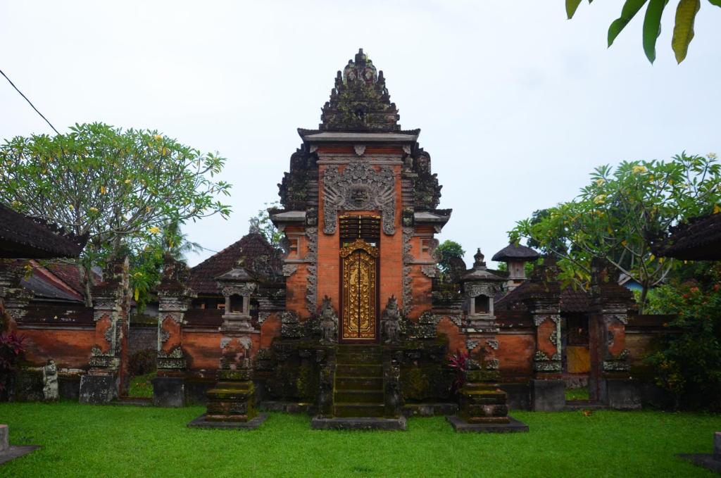 Zahrada ubytování Puri Taman Sari Resort