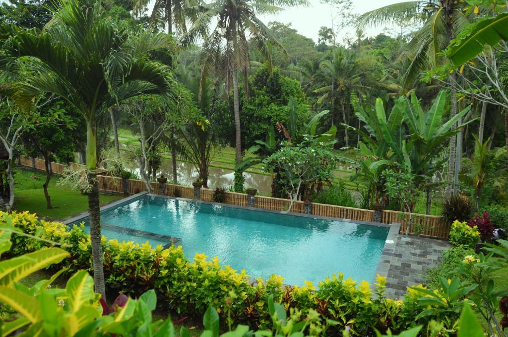 Bazén v ubytování Puri Taman Sari Resort nebo v jeho okolí