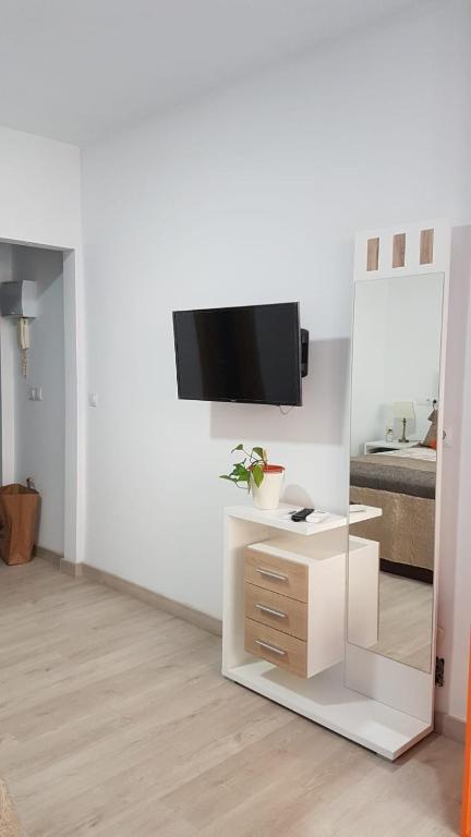 A television and/or entertainment centre at Apartamento Silvia