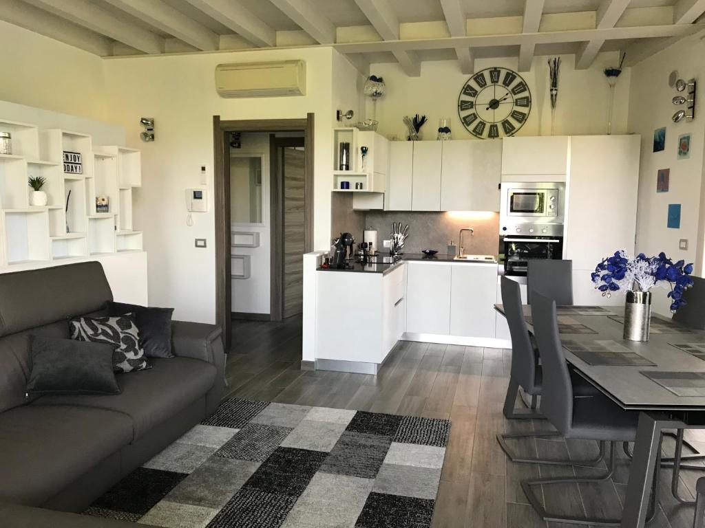 a living room and kitchen with a couch and a table at Garda Dream Holiday in Sirmione