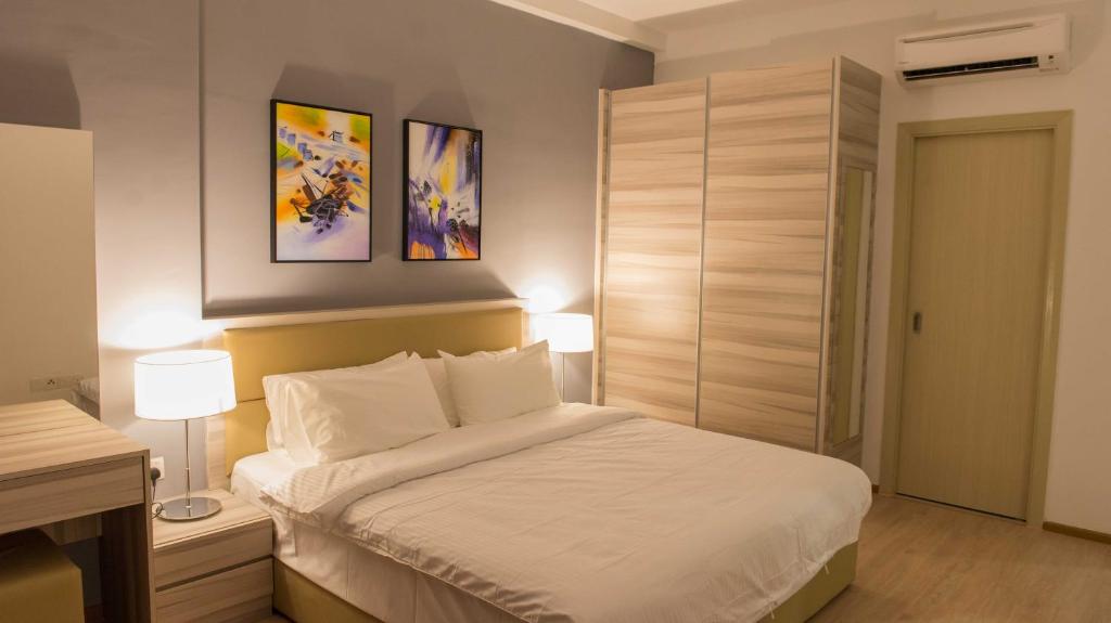 Postel nebo postele na pokoji v ubytování Encorp Marina Suites By Iconic Bliss
