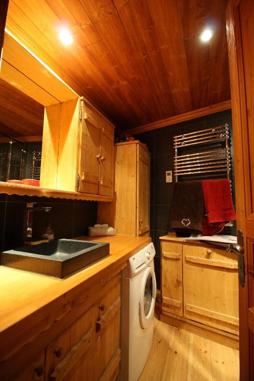 Kuchyň nebo kuchyňský kout v ubytování Appartement duplex de charme hyper centre à Val d'Isère