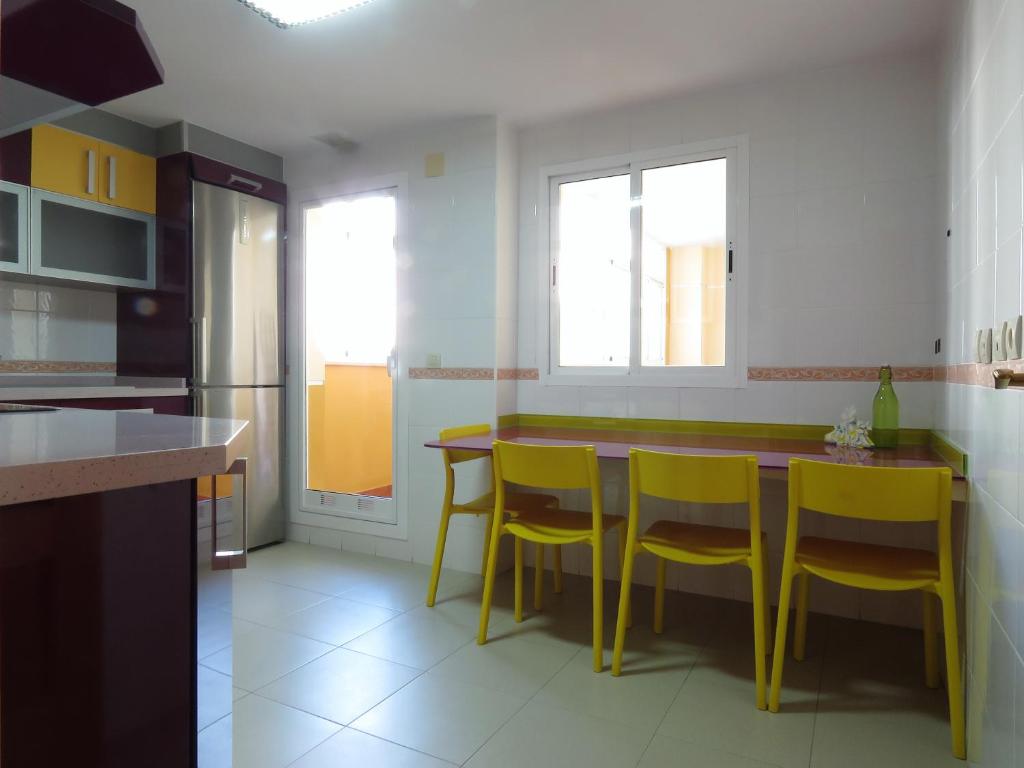 Kuchnia lub aneks kuchenny w obiekcie Atico Torremolinos