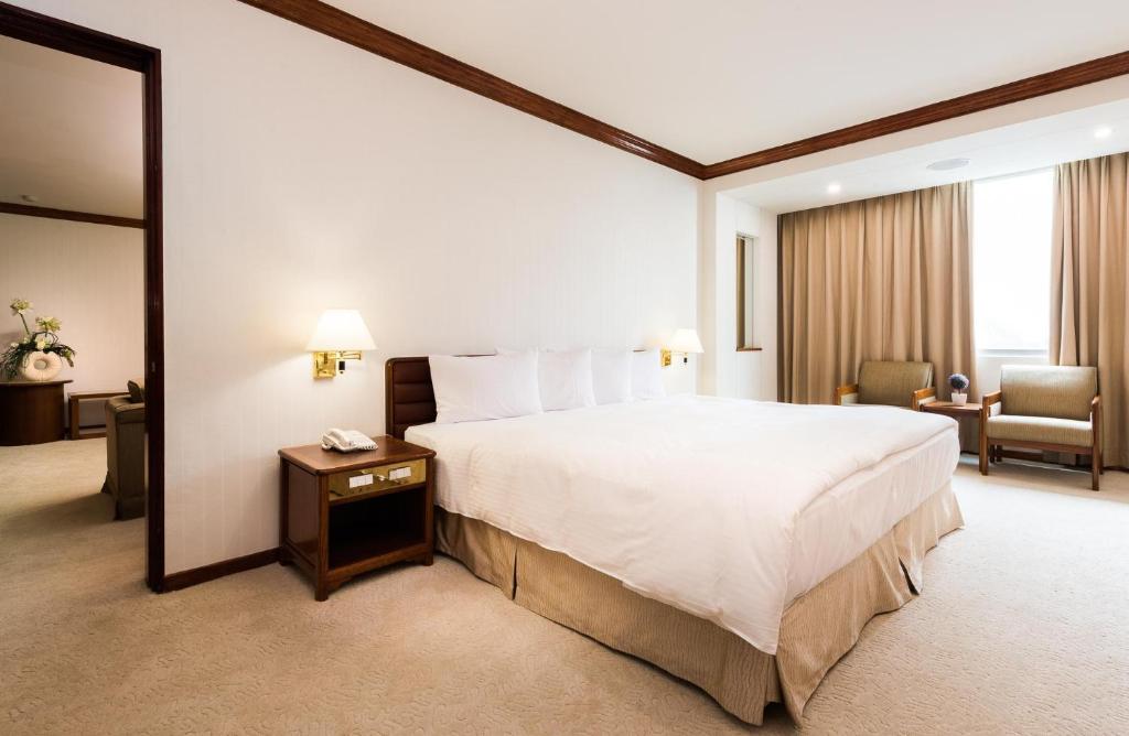 Postel nebo postele na pokoji v ubytování Hotel Tainan