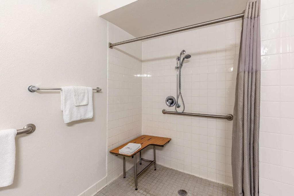 Ванна кімната в Motel 6-Caseyville, IL - Caseyville Il