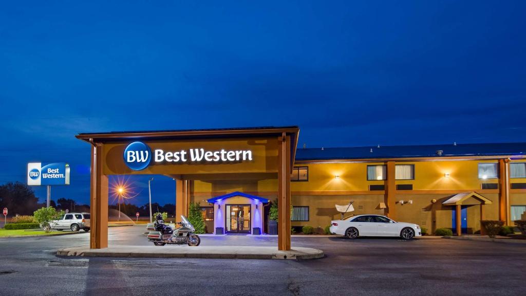 a building with a best western sign in a parking lot at Best Western Paducah Inn in Paducah