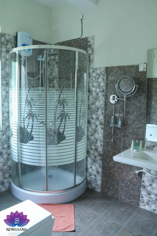 Koupelna v ubytování Nivahana Homestay