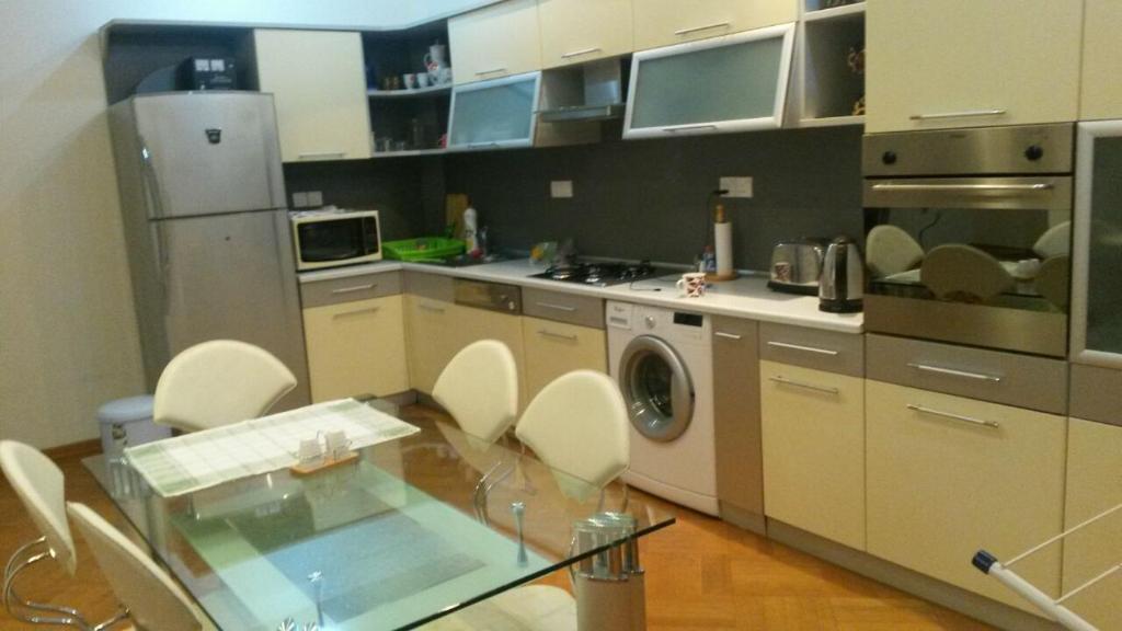 Kuchyňa alebo kuchynka v ubytovaní Central Baku Apartment