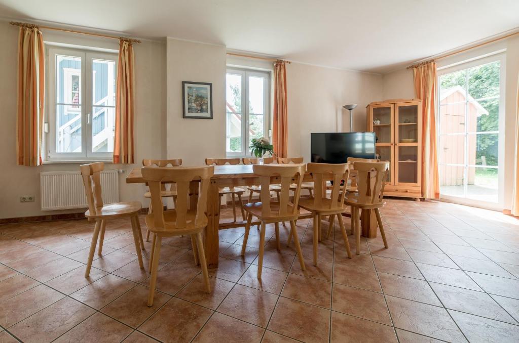 TV a/nebo společenská místnost v ubytování Appartement-Hotel-Anlage Tannenpark
