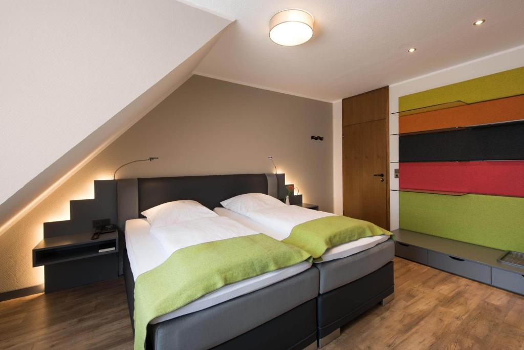 Postel nebo postele na pokoji v ubytování Hotel am Markt
