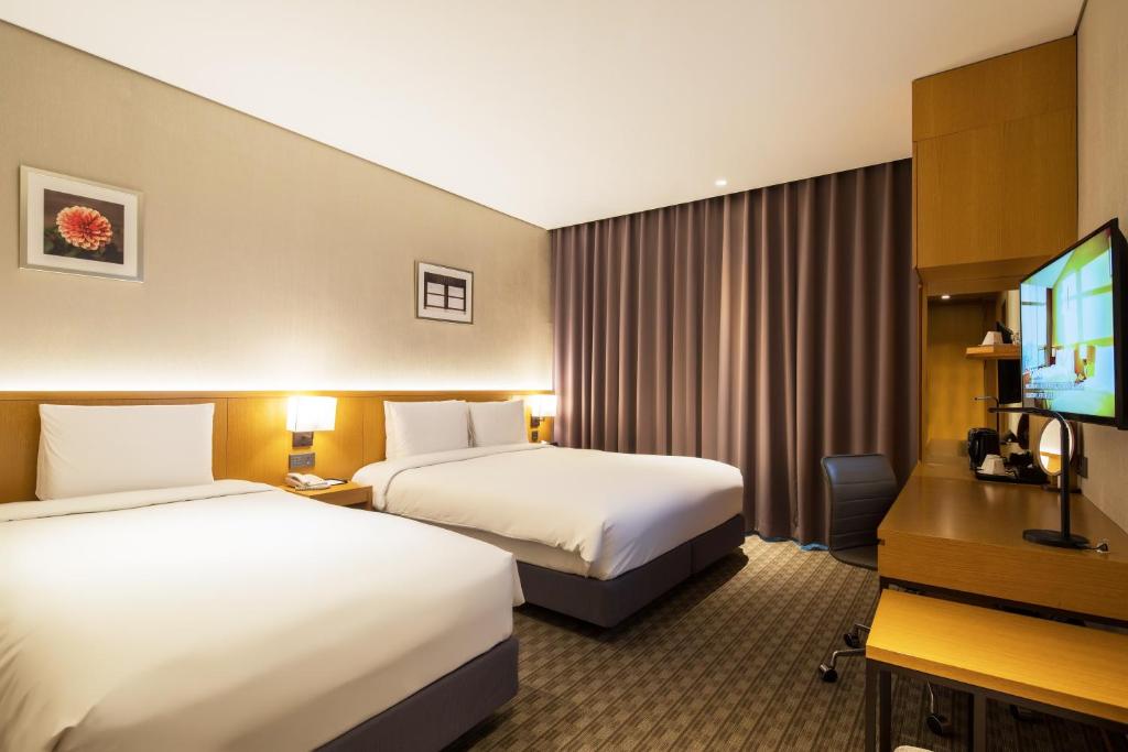 Postel nebo postele na pokoji v ubytování Sotetsu Hotels The Splaisir Seoul Dongdaemun