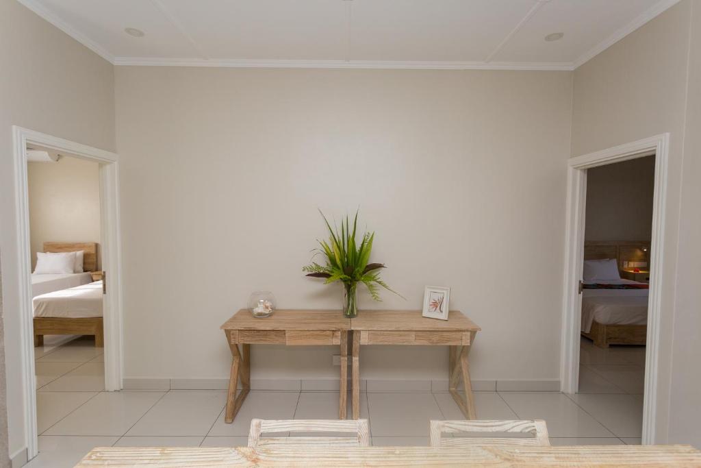 Postel nebo postele na pokoji v ubytování Beau Vallon Villa Chalets