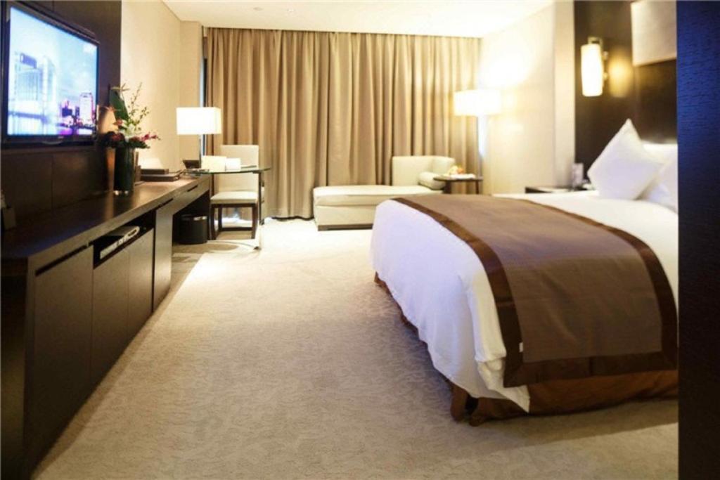Howard Johnson IFC Plaza Ningbo - Super Deluxe Double Room`