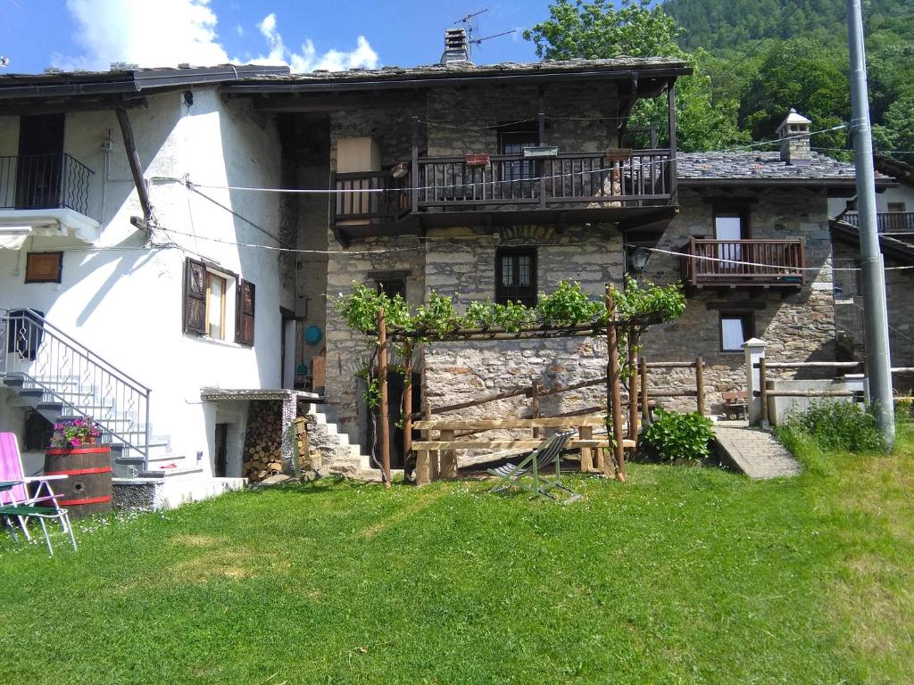 The building in which az apartmanházakat is located