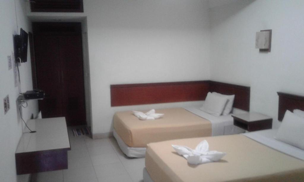 Pandu Lakeside Hotel Parapat - Twin Room With Lake View