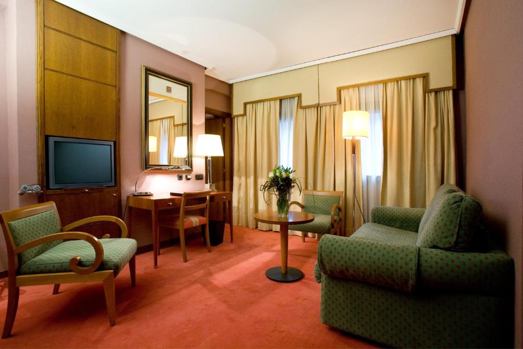 TV a/nebo společenská místnost v ubytování Hotel Palafox