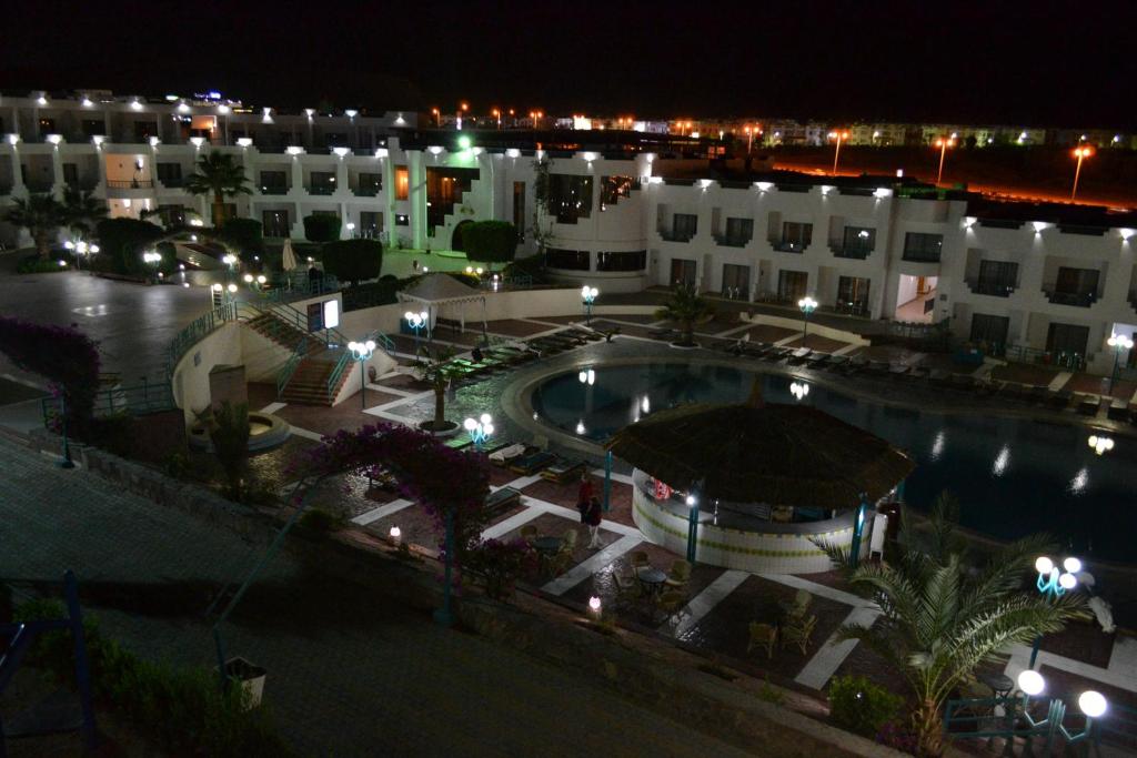 Bazén v ubytování Sharm Holiday Resort nebo v jeho okolí