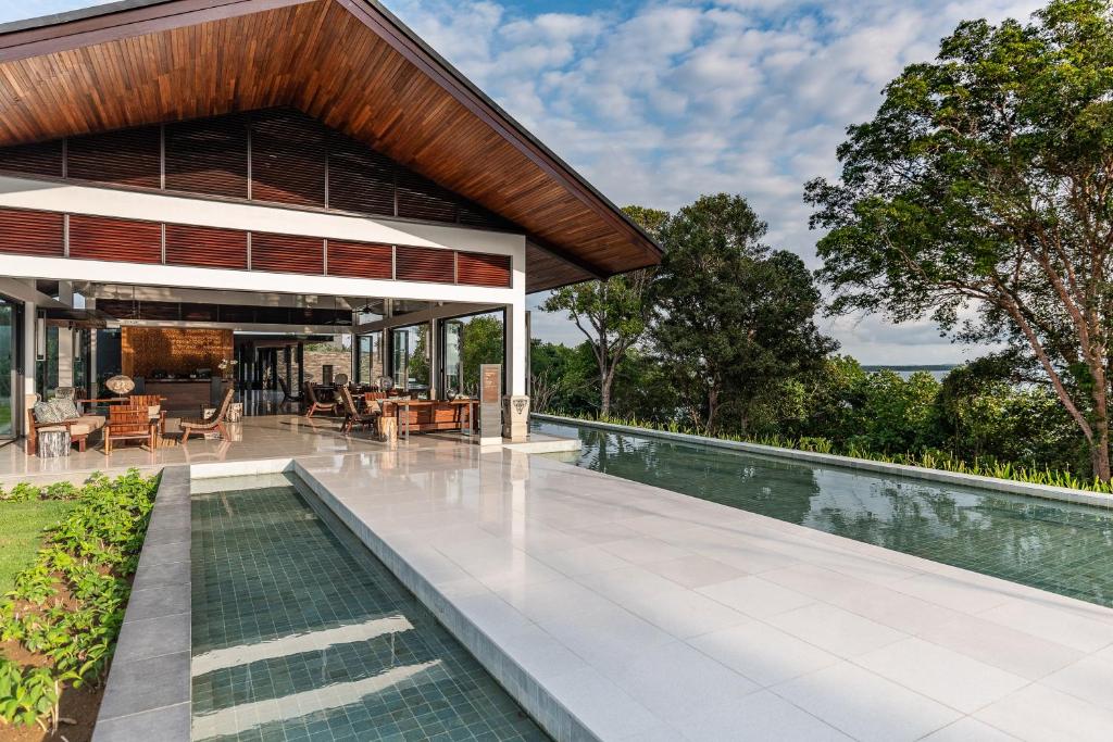 Bazén v ubytování The Residence Bintan nebo v jeho okolí