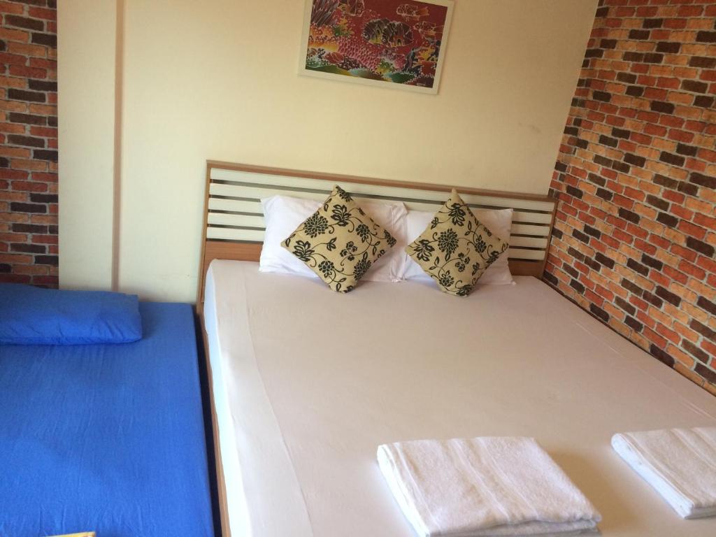 Saeng Tai Amphawa - Classic Triple Room