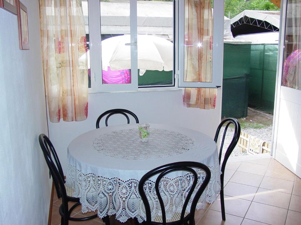 Foto dalla galleria di Camping Luni a Marina di Massa