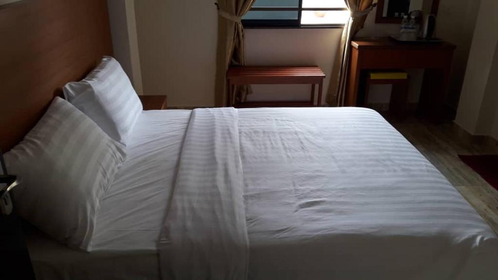 Postel nebo postele na pokoji v ubytování TULIP HOTEL & APARTMENT