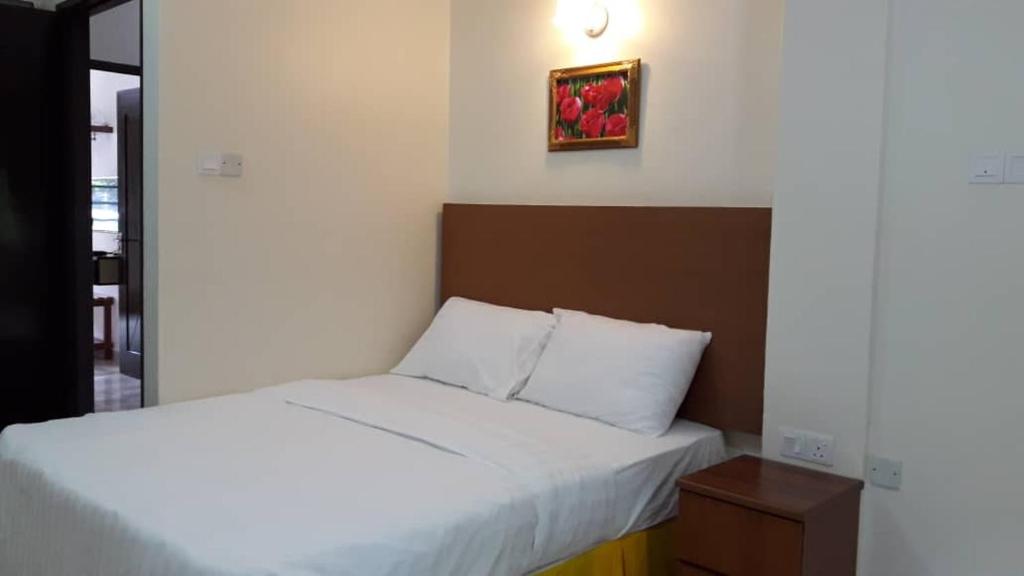 Postel nebo postele na pokoji v ubytování TULIP HOTEL & APARTMENT