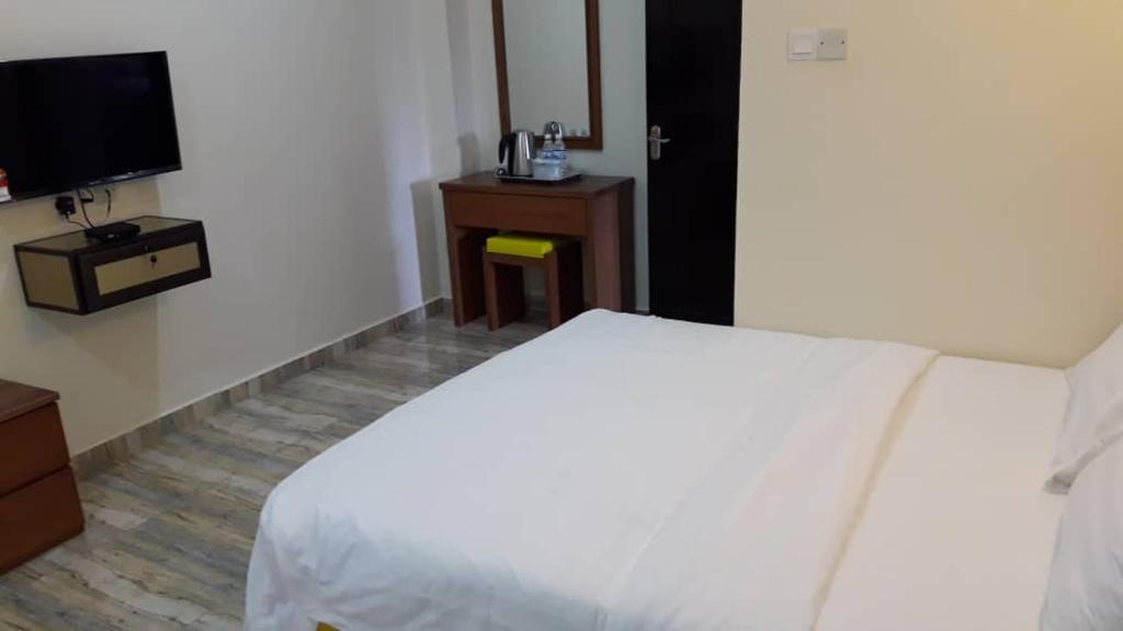Postel nebo postele na pokoji v ubytování TULIP HOTEL & APARTMENT