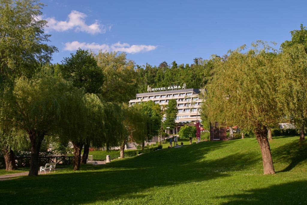 Zahrada ubytování Postojna Cave Hotel Jama
