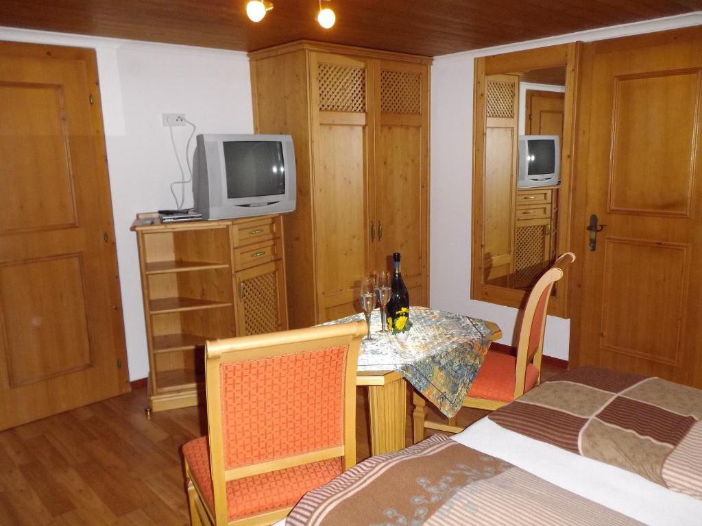 TV a/nebo společenská místnost v ubytování Ferienhaus Hochwimmer
