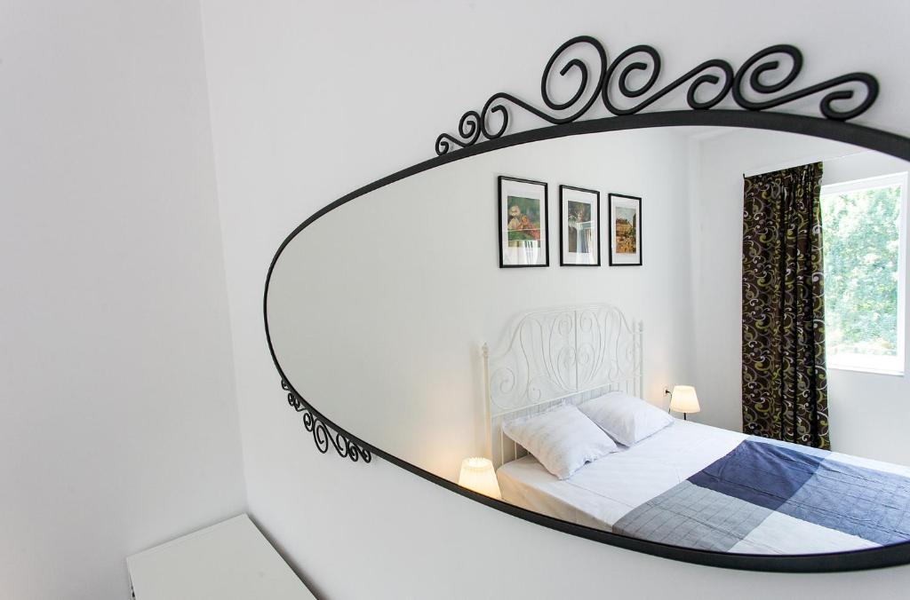 Postel nebo postele na pokoji v ubytování Top center big family apartment with garden view