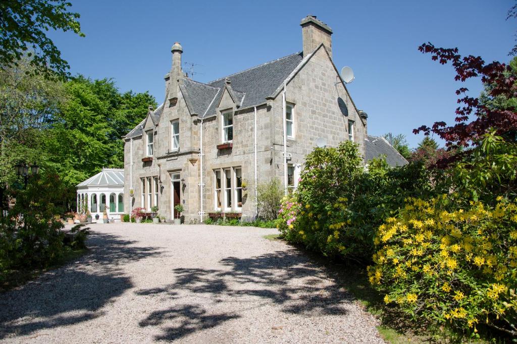 Imagen de la galería de Ravenscourt House, Guest House & Restaurant, en Grantown-on-Spey