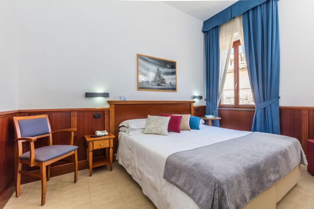 Postel nebo postele na pokoji v ubytování Hotel Duomo