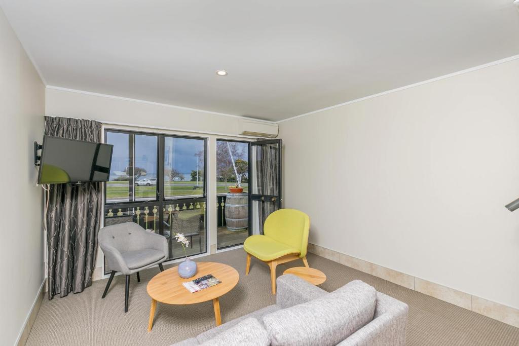 Le Chalet Suisse Motel Taupo - Resim 30