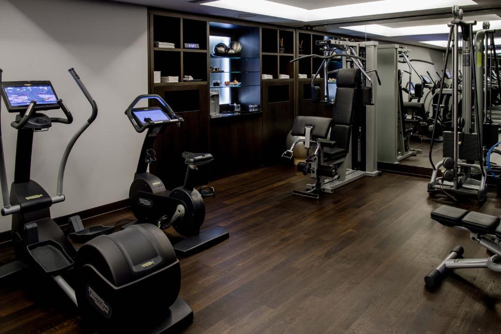 Fitness centrum a/nebo fitness zařízení v ubytování Hotel Schweizerhof Bern & Spa