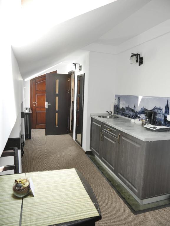 Sibiu City Center Apartments - Resim 9