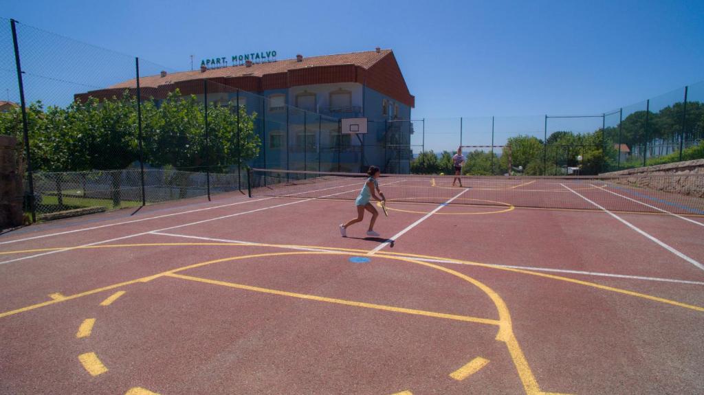 Tenis lub squash w obiekcie Apartamentos Montalvo Playa lub w pobliżu