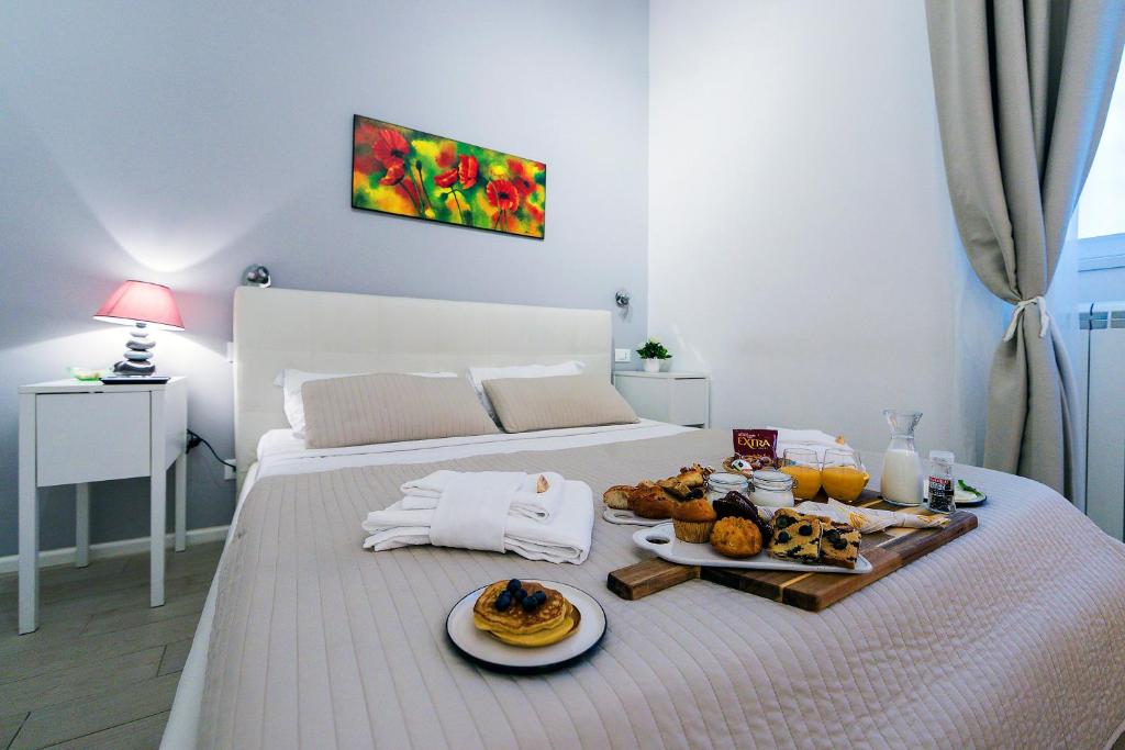 Łóżko lub łóżka w pokoju w obiekcie Bella Roma Luxury Accommodation, Vatican City - Liberty Collection