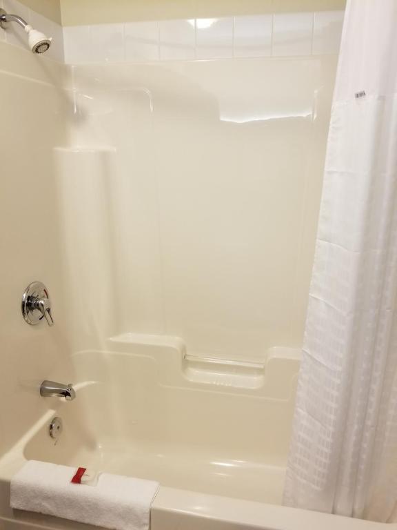 Super 8 by Wyndham Lachenaie/Terrebonne - Deux Lits Royaux - Non-fumeur